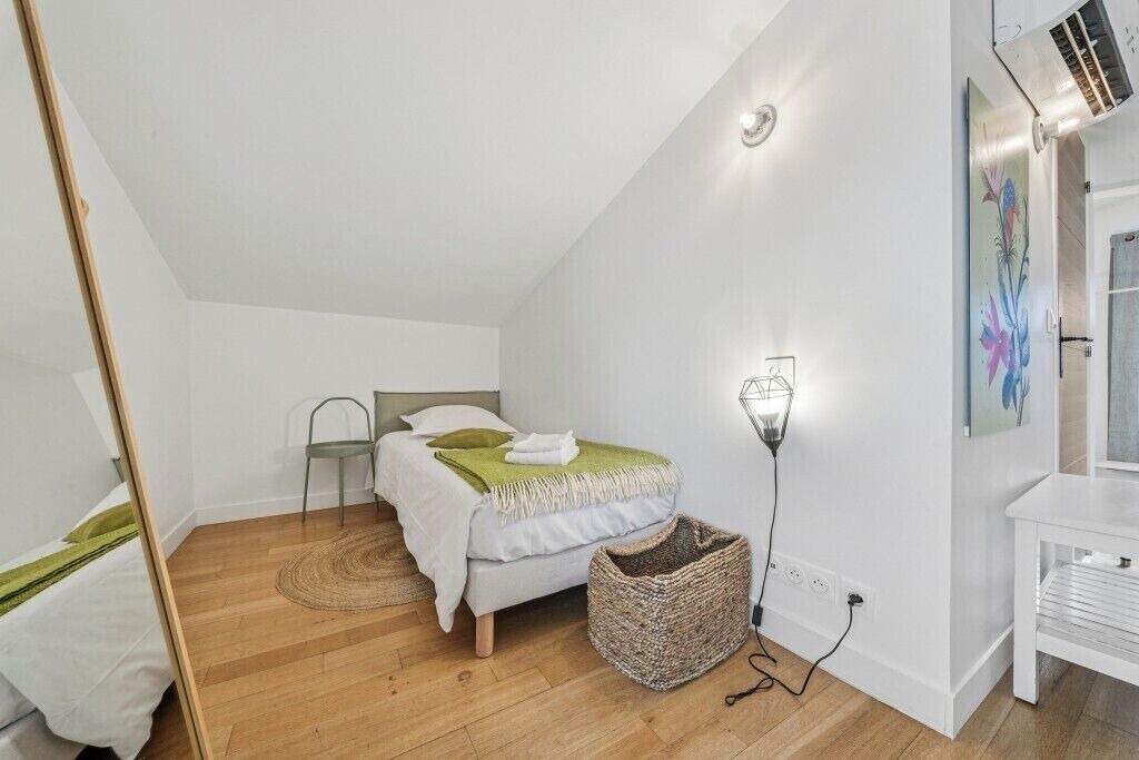 Photo of Bedroom in 11th Arrondissement