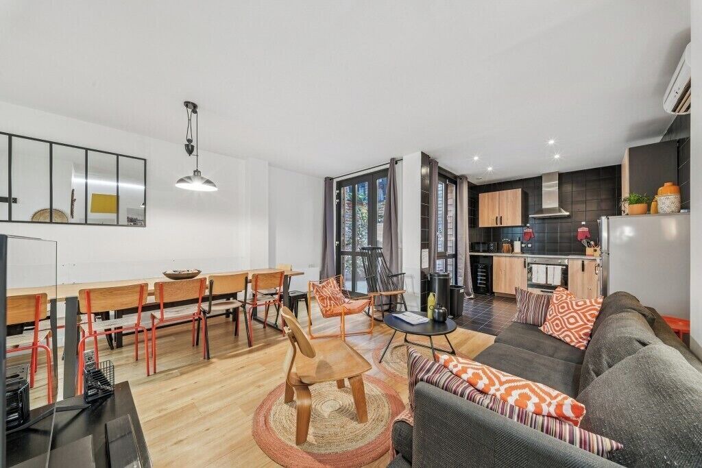 Photo of Livingroom in 11th Arrondissement