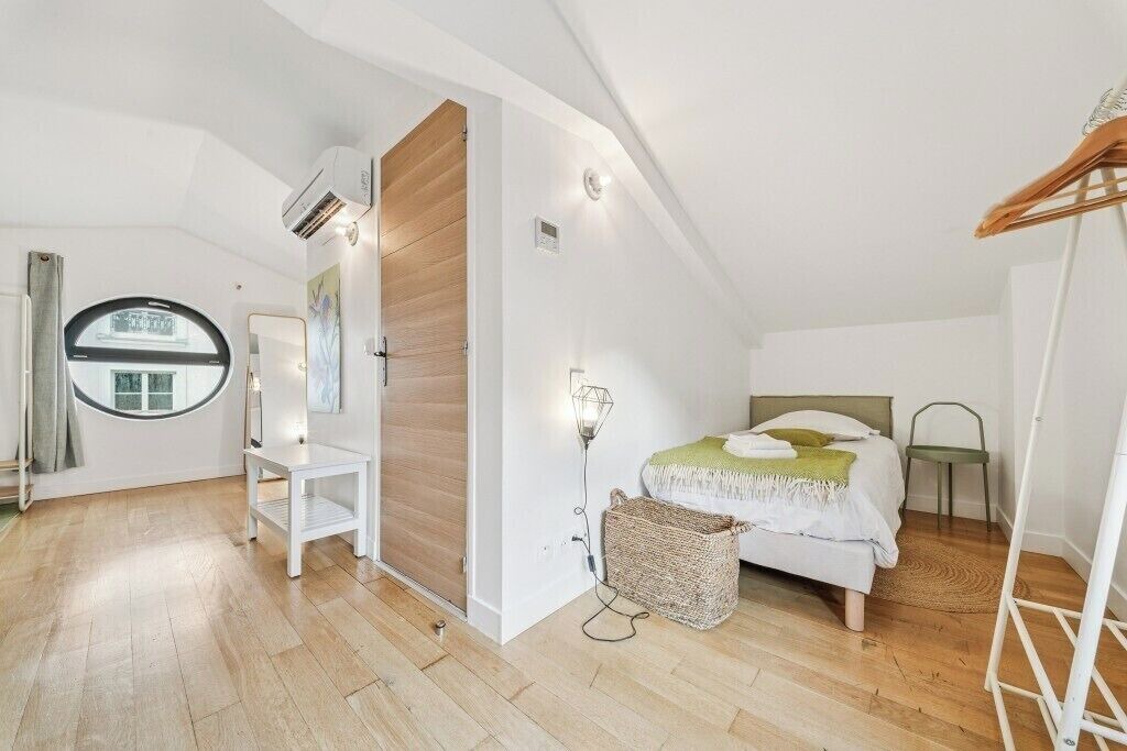 Photo of Bedroom in 11th Arrondissement