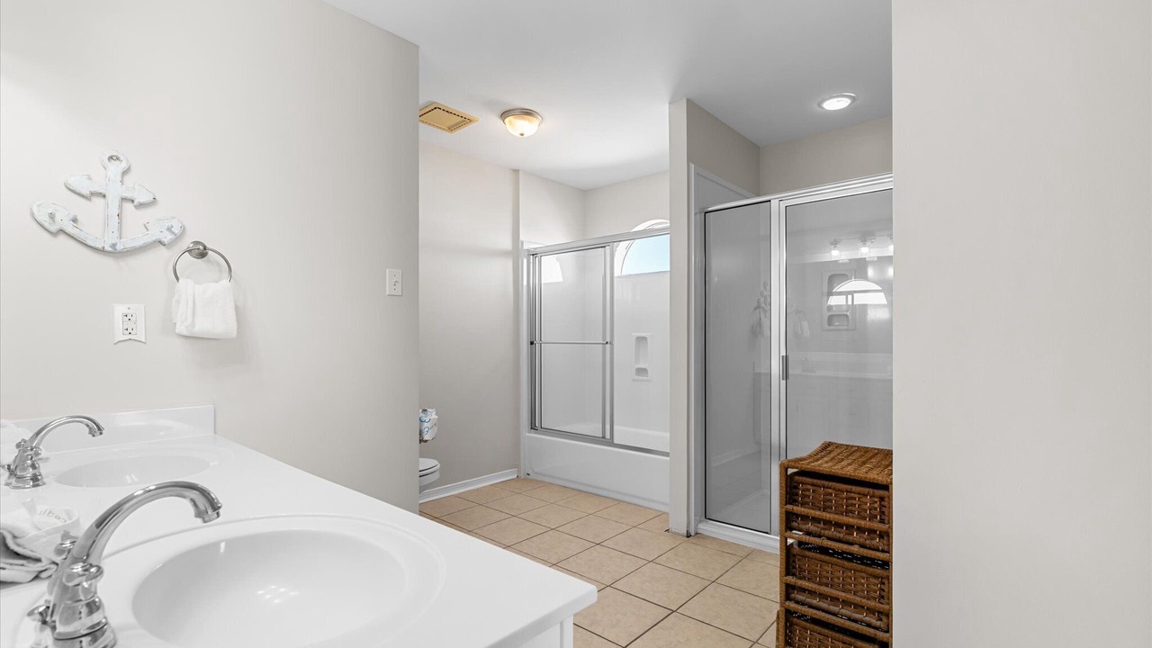 Photo of Bathroom in Dauphin Island