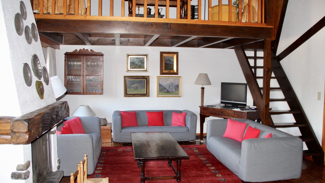 Photo of Livingroom in Lens