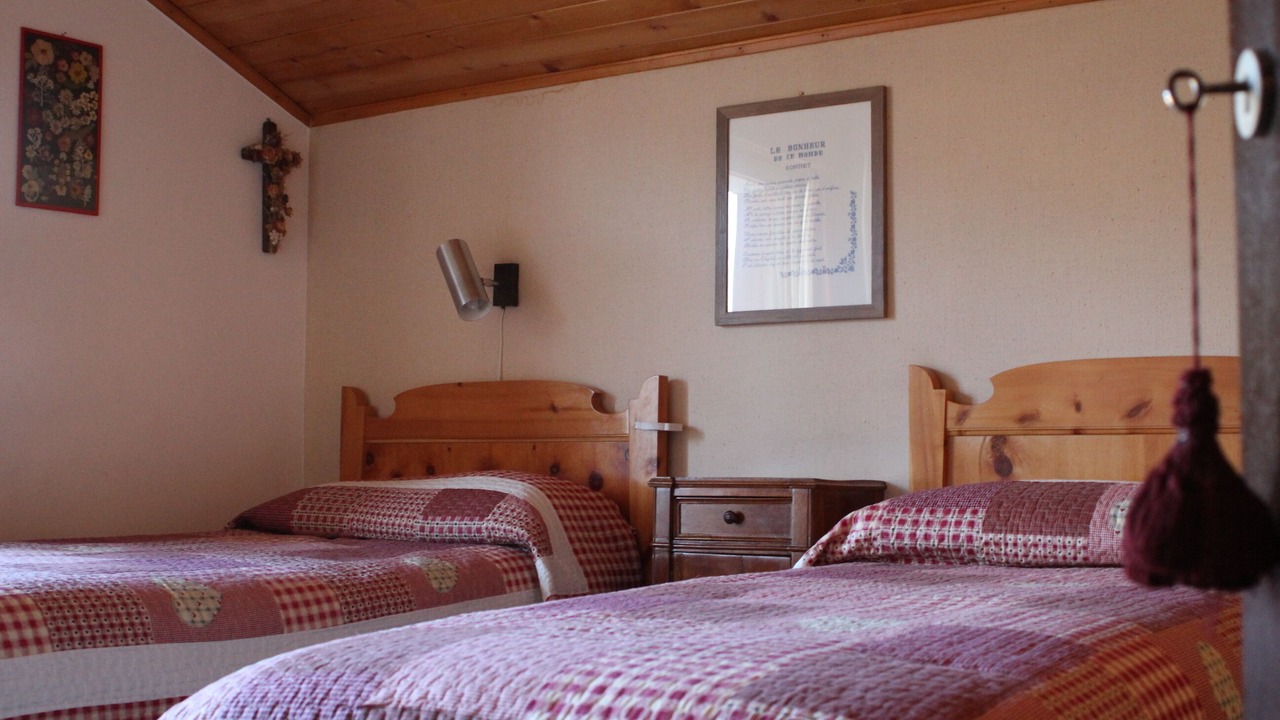 Photo of Bedroom in Lens