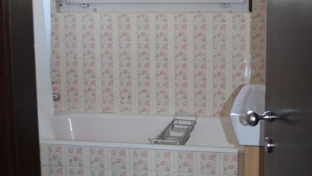 Photo of Bathroom in Lens