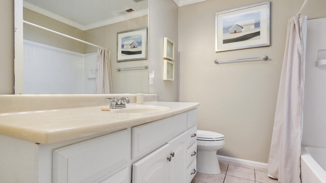 Photo of Bathroom in Beachwalk