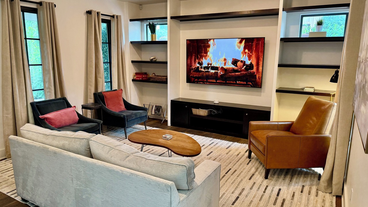 Photo of Livingroom in East Cesar Chavez
