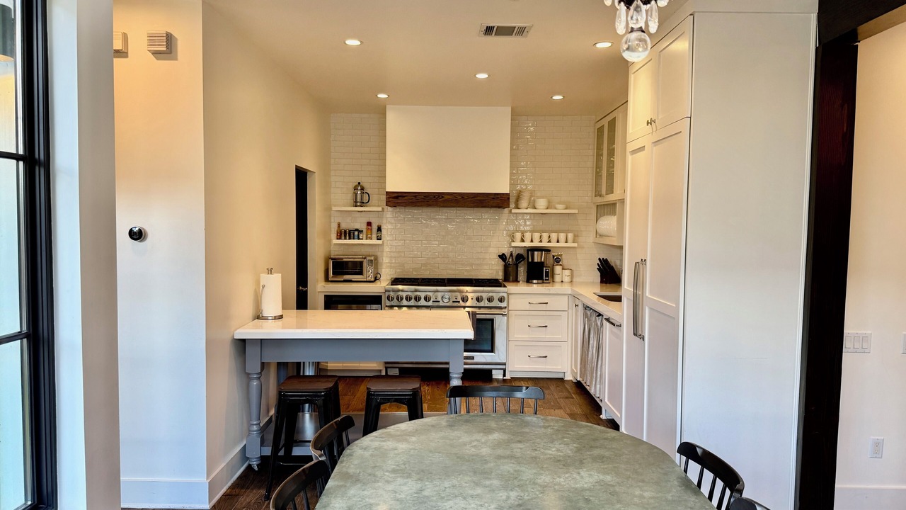 Photo of Kitchen in East Cesar Chavez