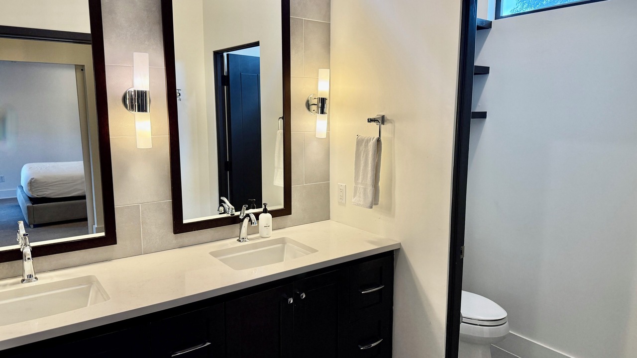 Photo of Bathroom in East Cesar Chavez