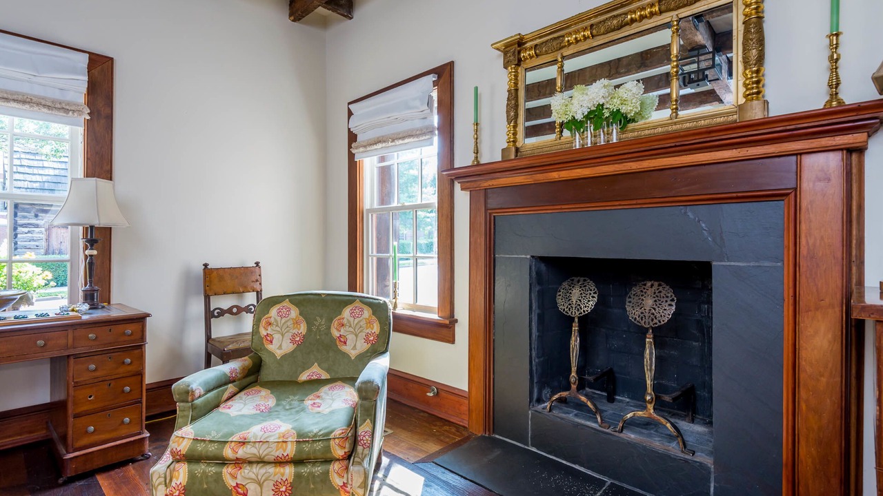 Photo of Livingroom in Northside District