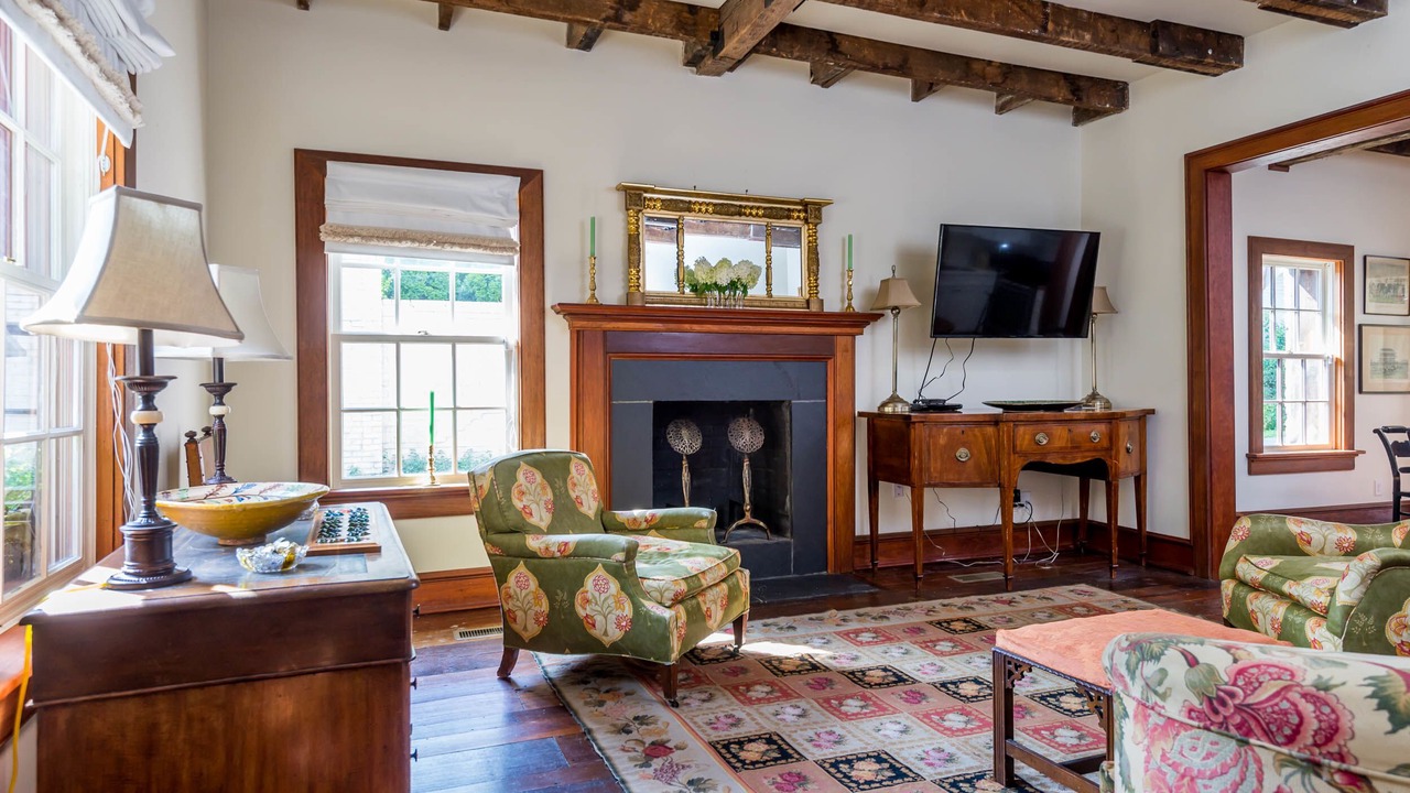 Photo of Livingroom in Northside District