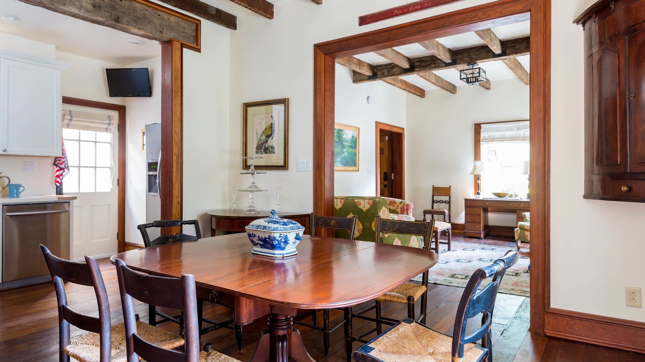 Photo of Livingroom in Northside District