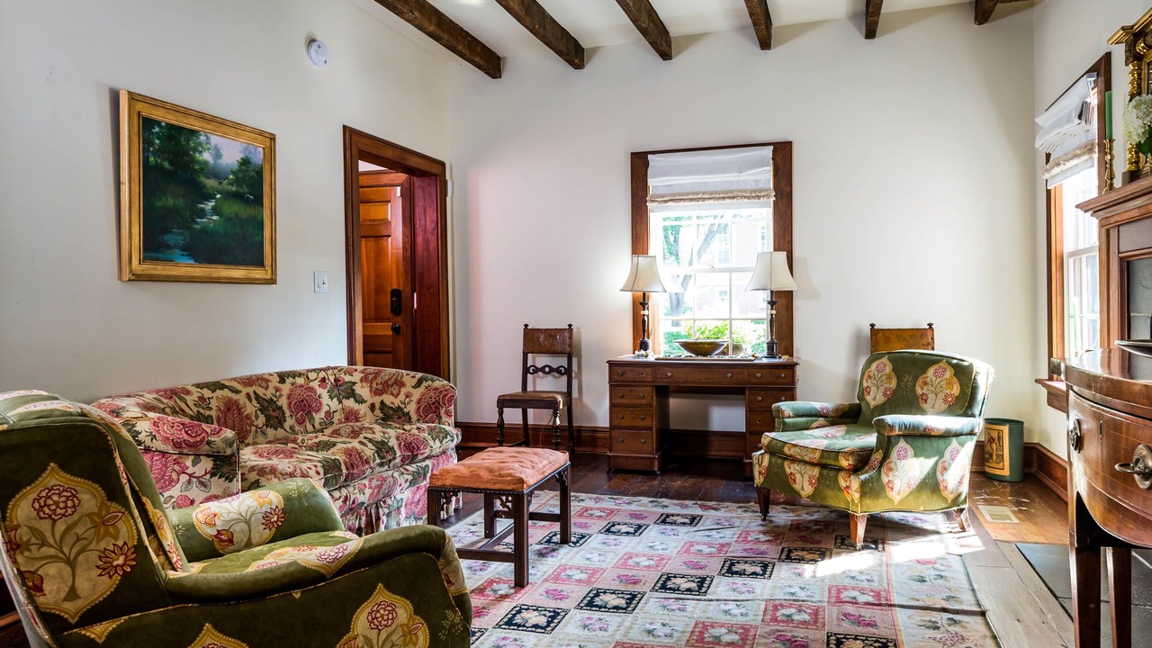 Photo of Livingroom in Northside District