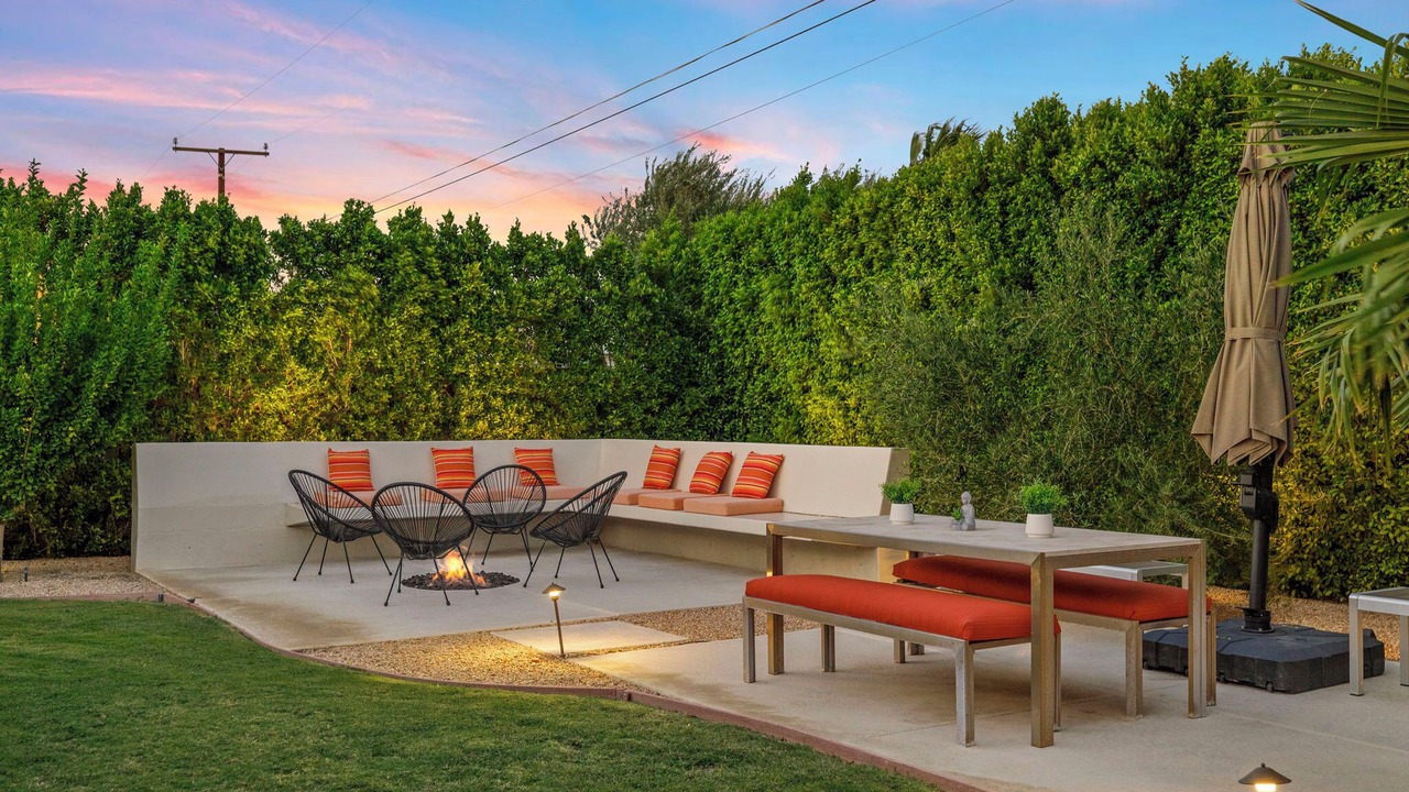 Photo of Outdoor in Racquet Club Estates