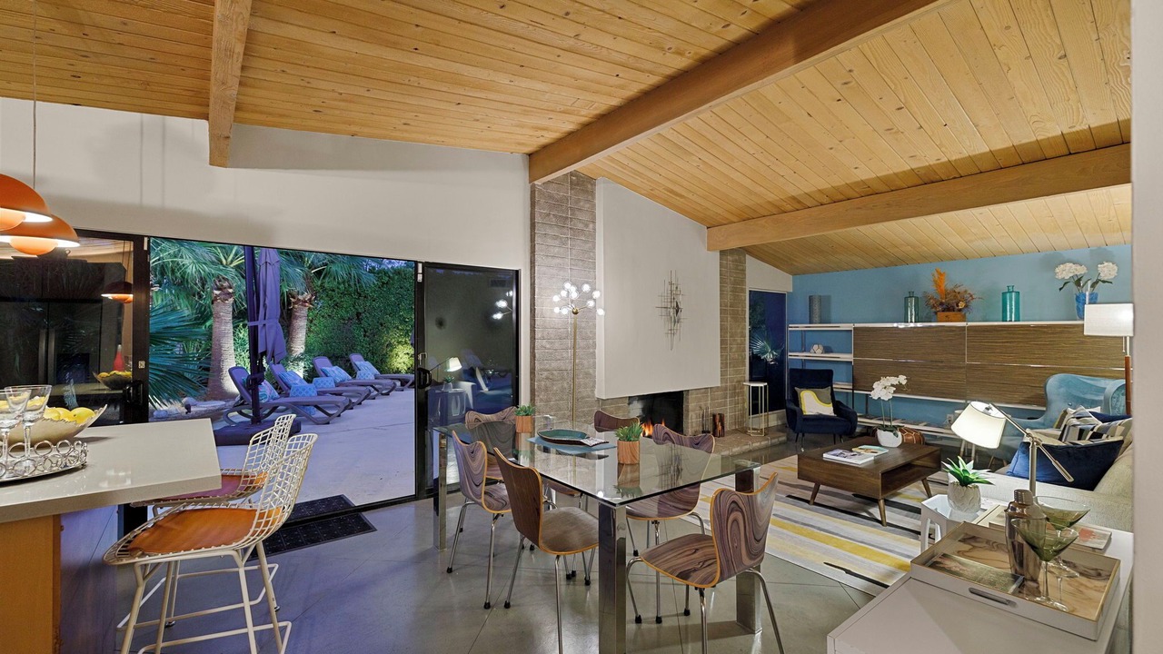 Photo of Bedroom in Racquet Club Estates