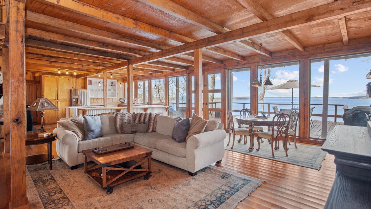 Photo of Livingroom in Zavalla