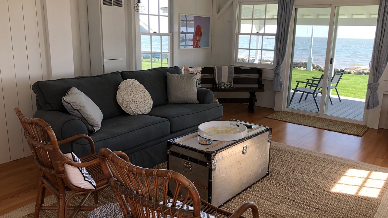 Photo of Livingroom in Madison Center