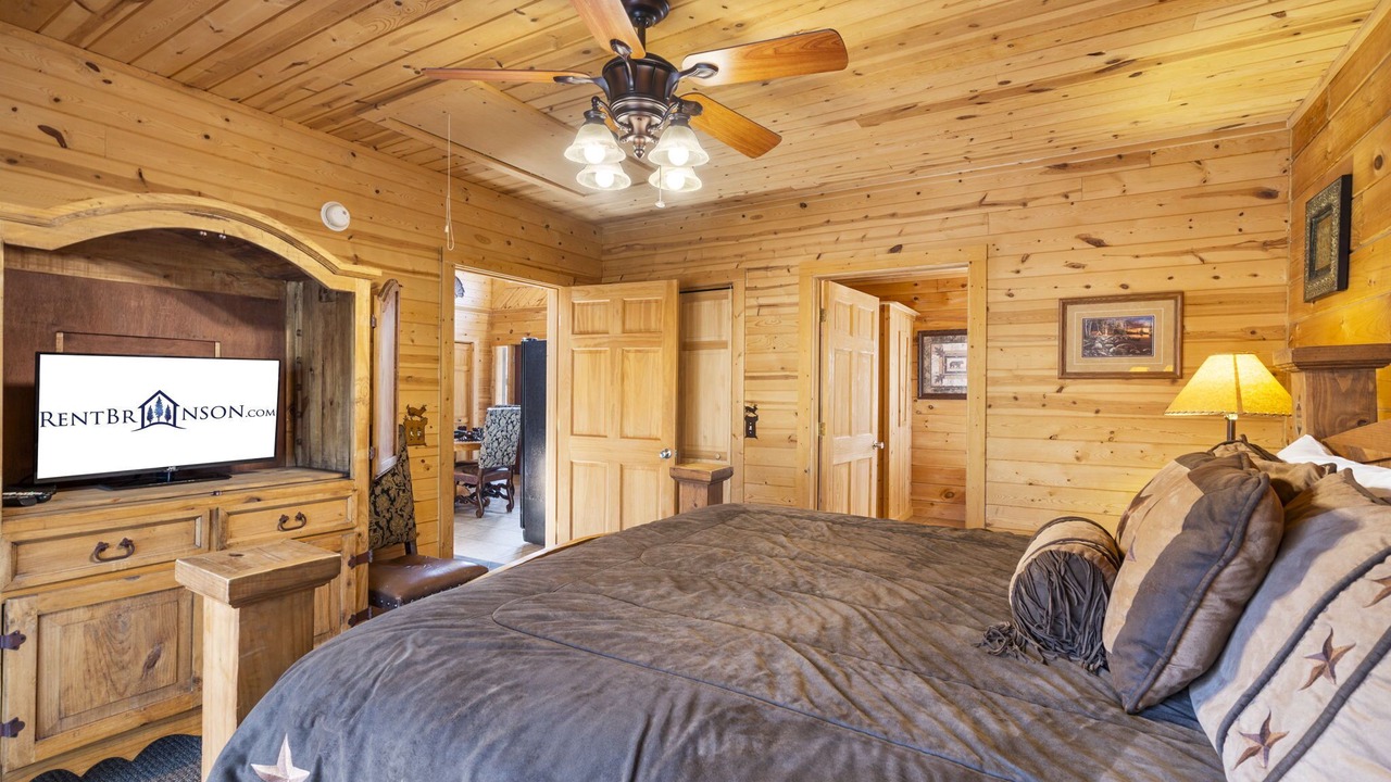 Photo of Bedroom in Branson Cedars
