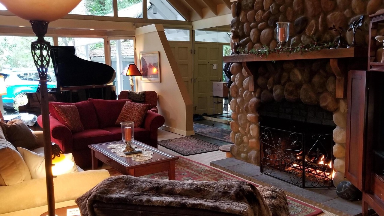 Photo of Livingroom in Lake Forest Park