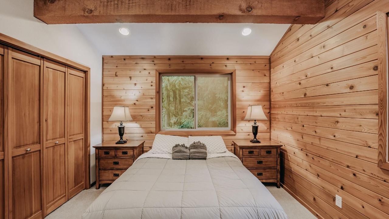 Photo of Bedroom in Maple Falls