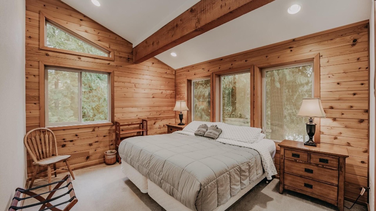 Photo of Bedroom in Maple Falls