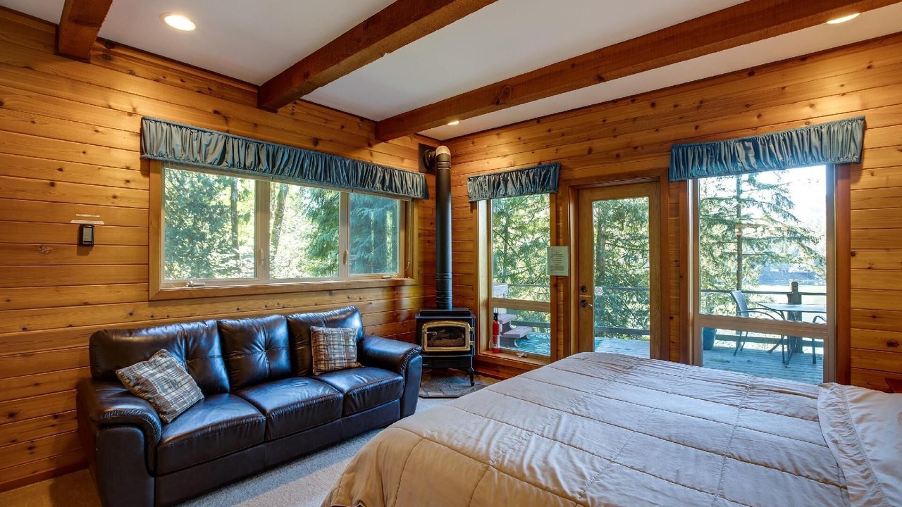 Photo of Bedroom in Maple Falls