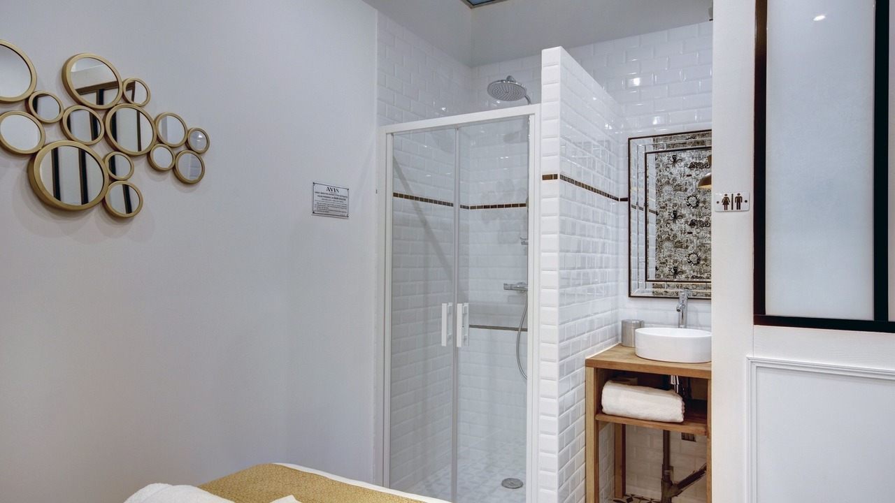 Photo of Bathroom in Hotel de Ville - Quinconces