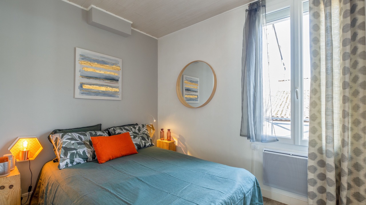 Photo of Bedroom in Libourne