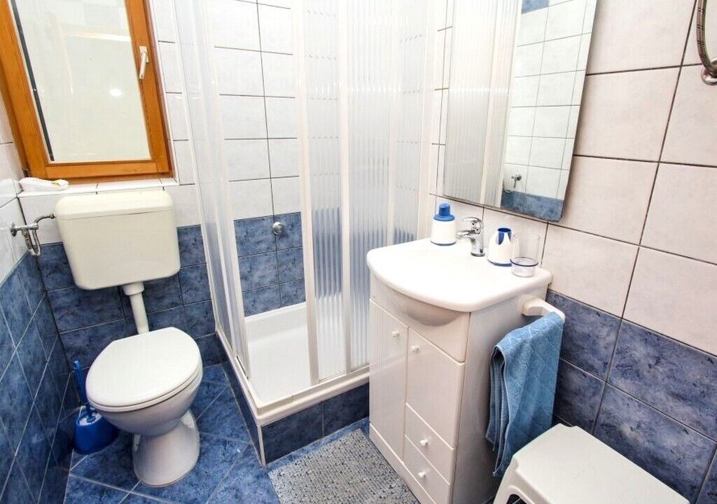 Photo of Bathroom in Petrcane