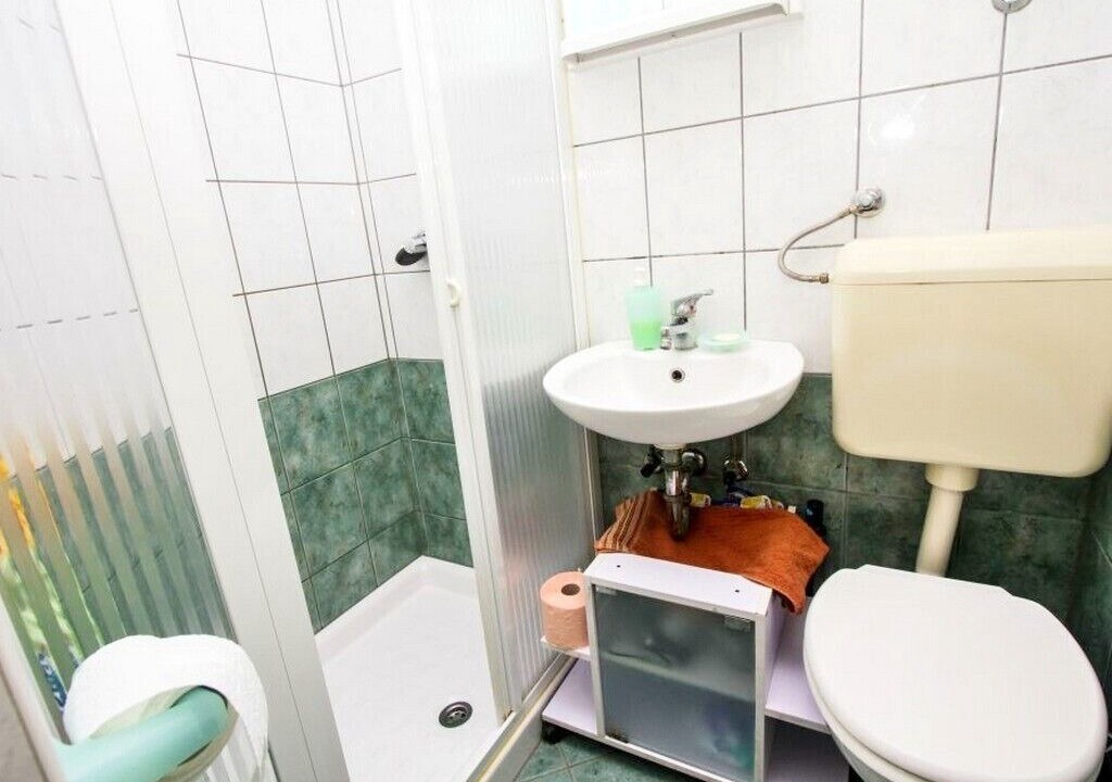 Photo of Bathroom in Petrcane