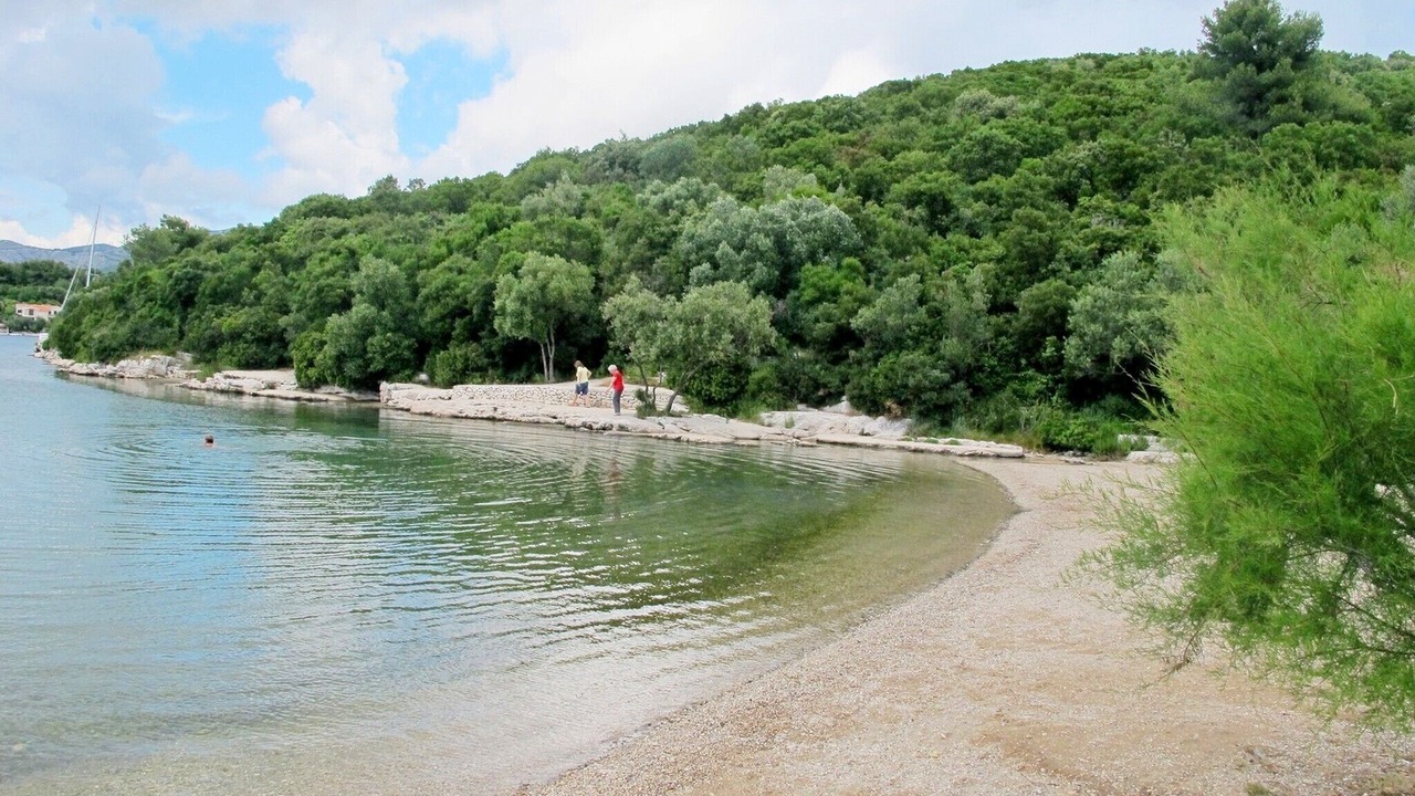 Photo of Others in Cove Tri Zala (Zrnovo)