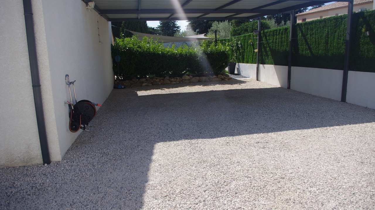 Photo of Outdoor in Claret
