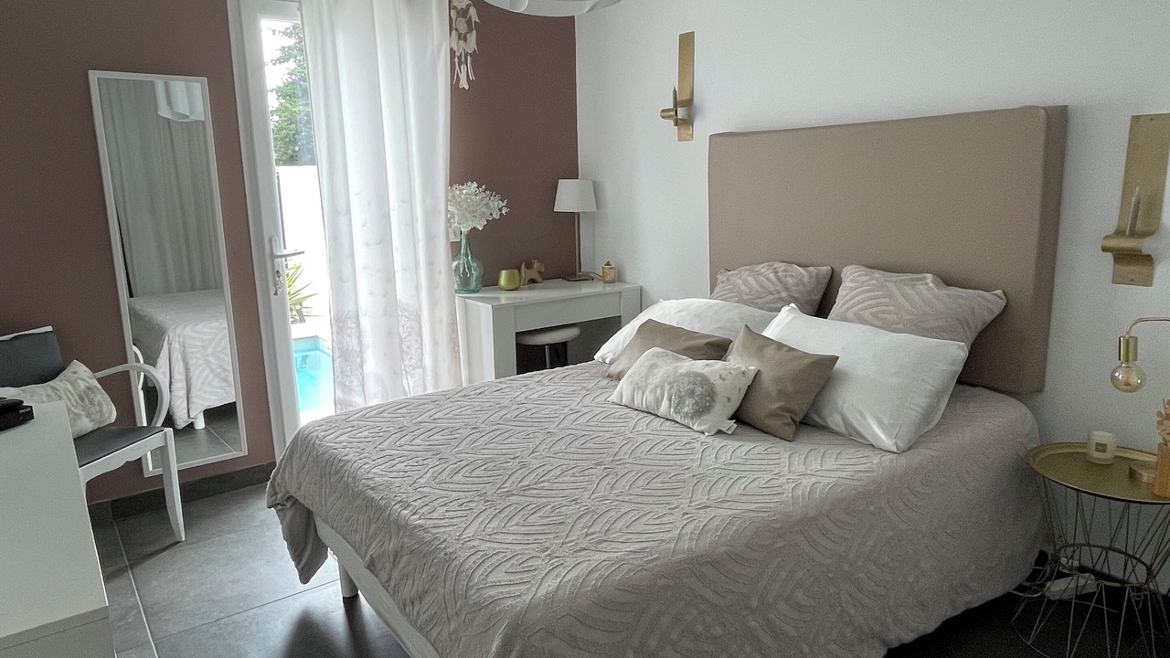 Photo of Bedroom in Claret