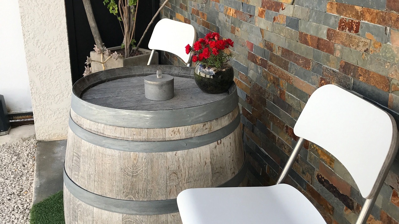 Photo of Outdoor in Claret