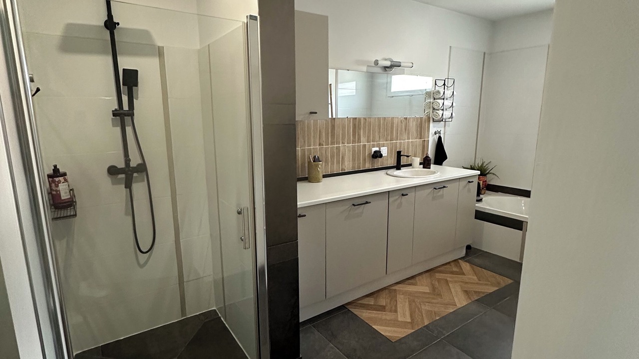 Photo of Bathroom in Claret