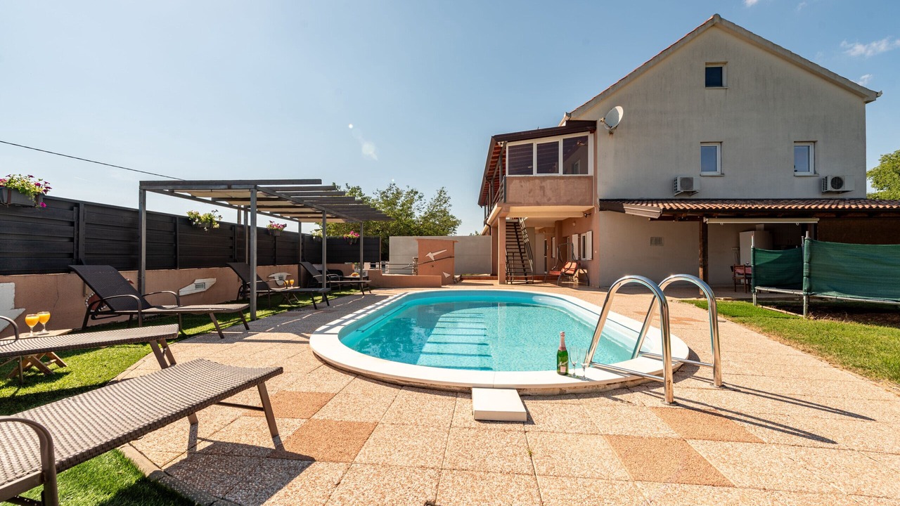 Photo of Outdoor in Nadin