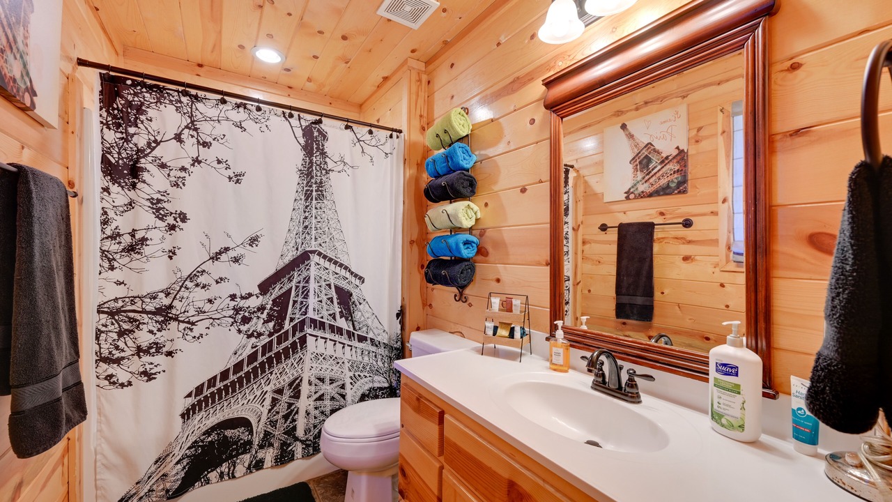 Photo of Bathroom in Broken Bow