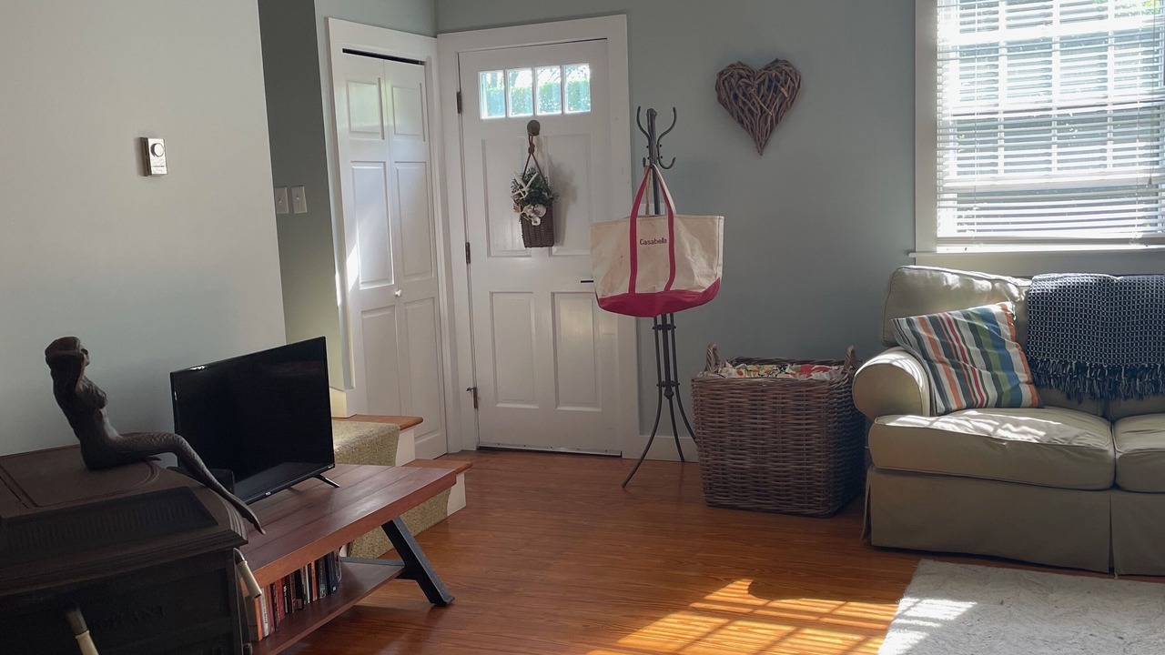 Photo of Livingroom in West of Town