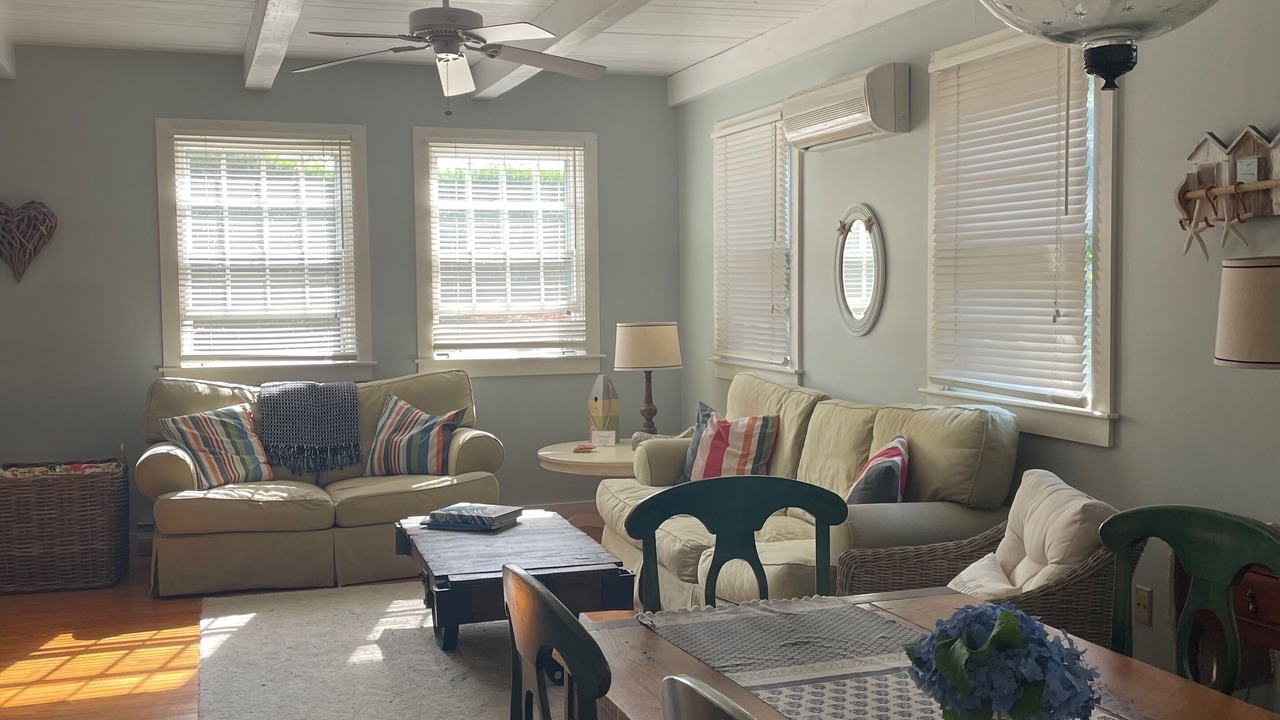 Photo of Livingroom in West of Town