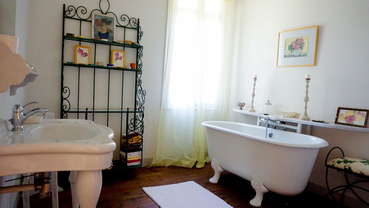 Photo of Bathroom in Ceret