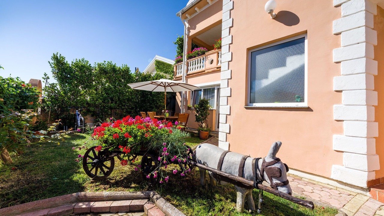 Photo of Outdoor in Nin