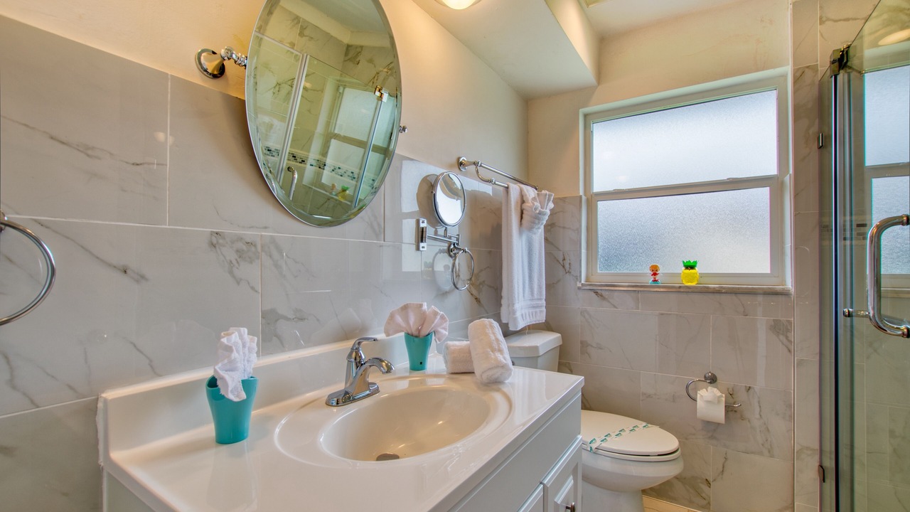 Photo of Bathroom in Caloosahatchee