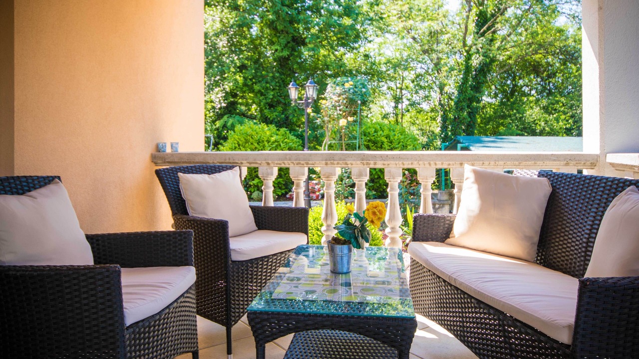 Photo of Patio Balcony in Topid
