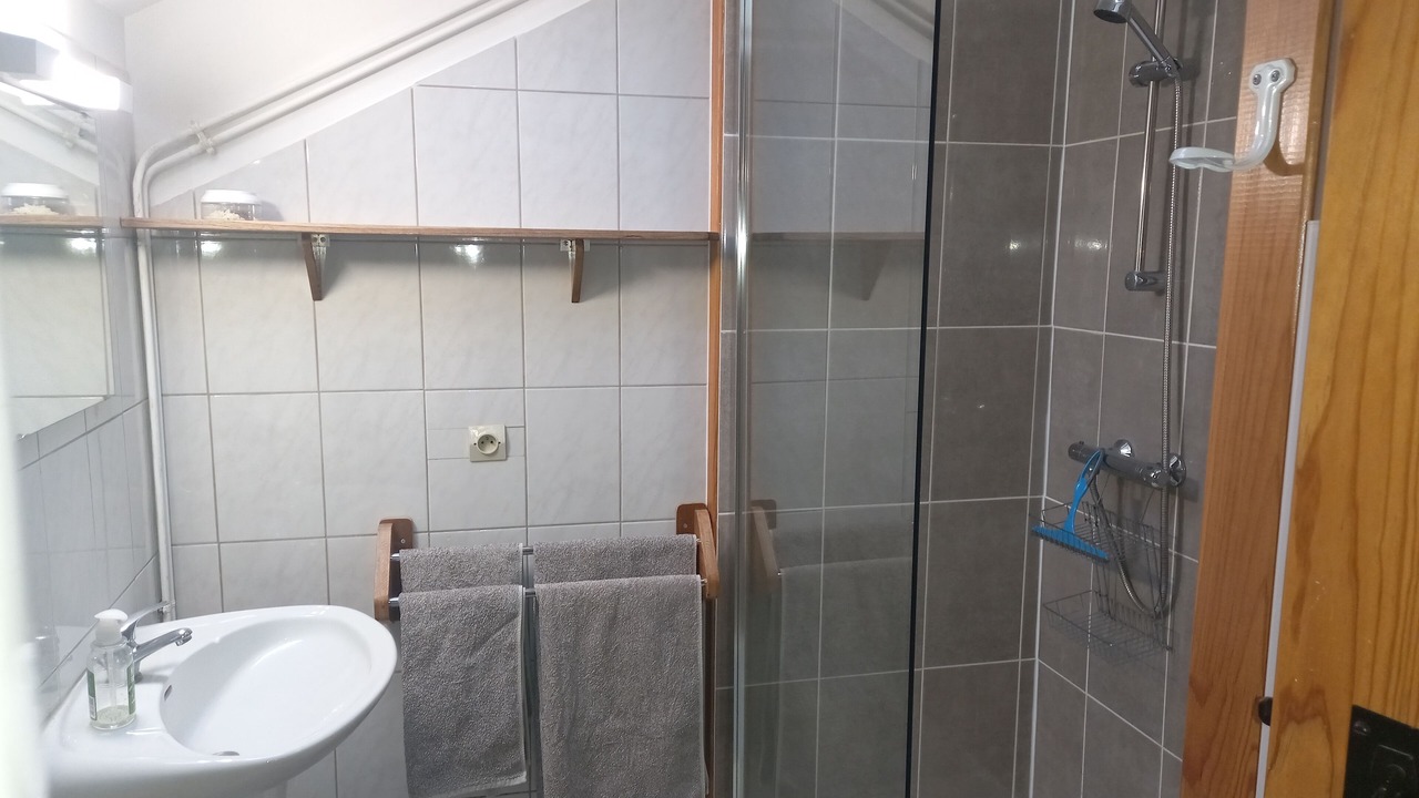 Photo of Bathroom in Campan