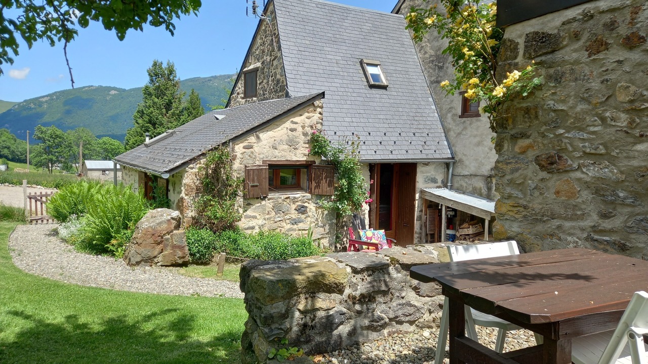 Photo of Outdoor in Campan