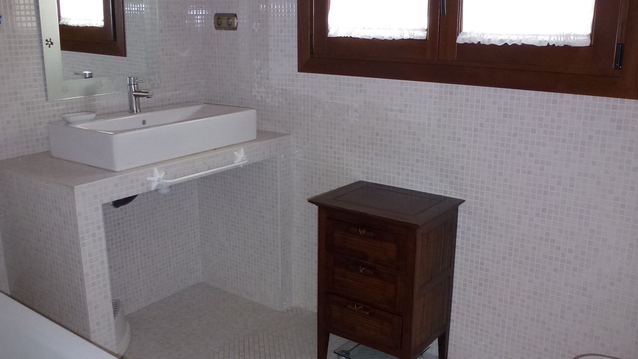 Photo of Bathroom in Cubelles