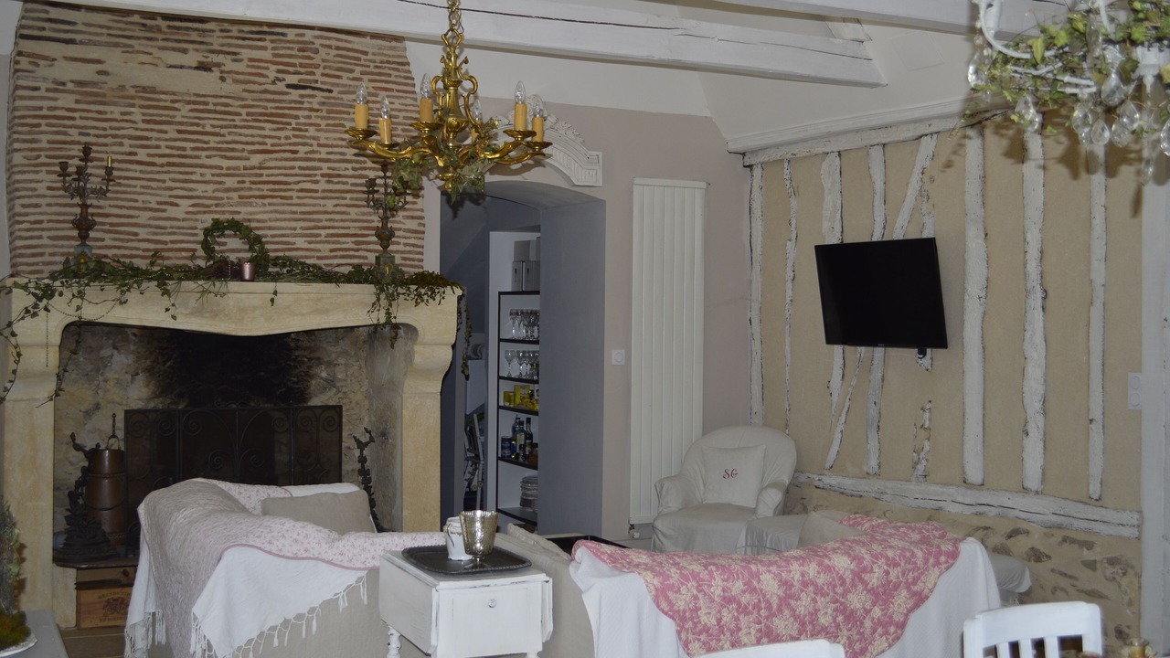 Photo of Others in Cours-de-Pile