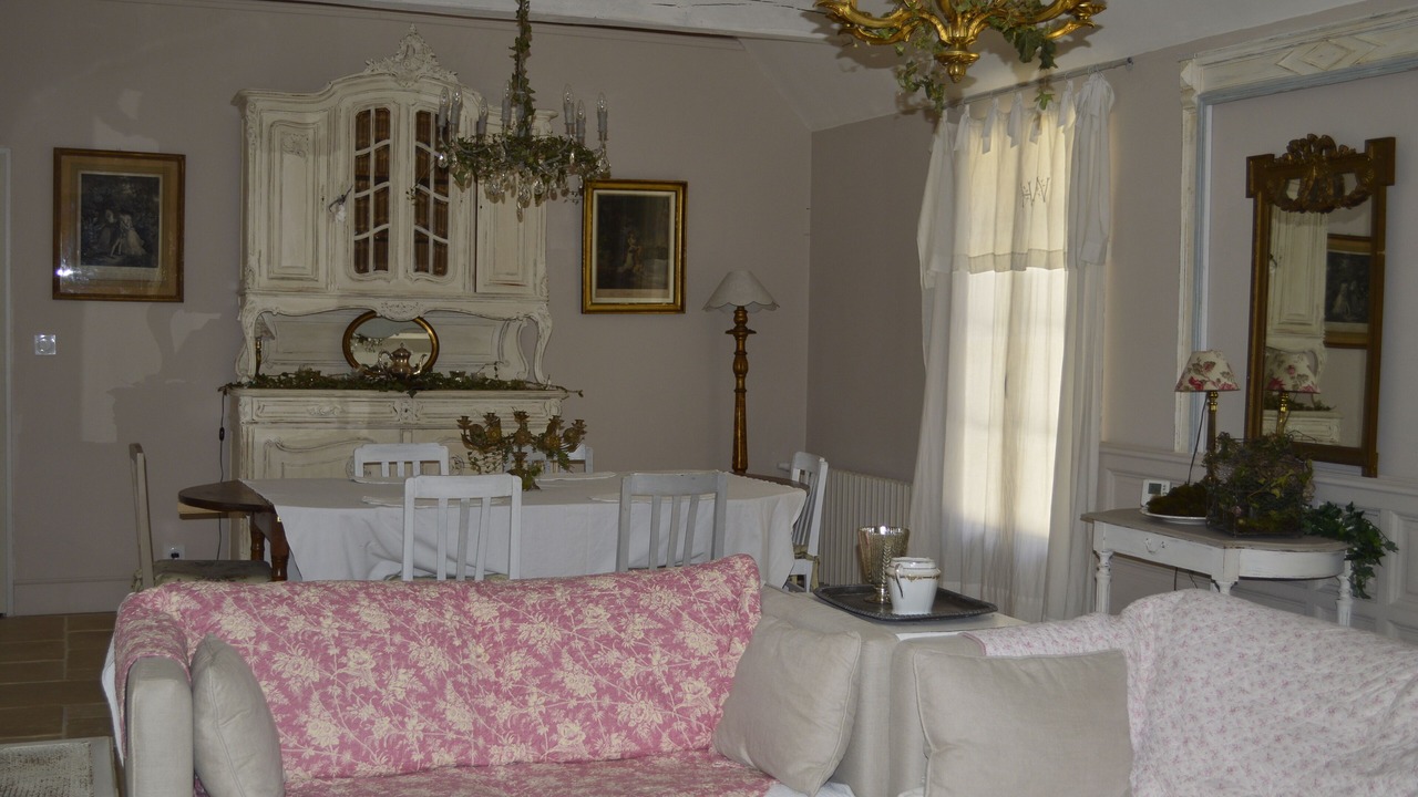 Photo of Others in Cours-de-Pile