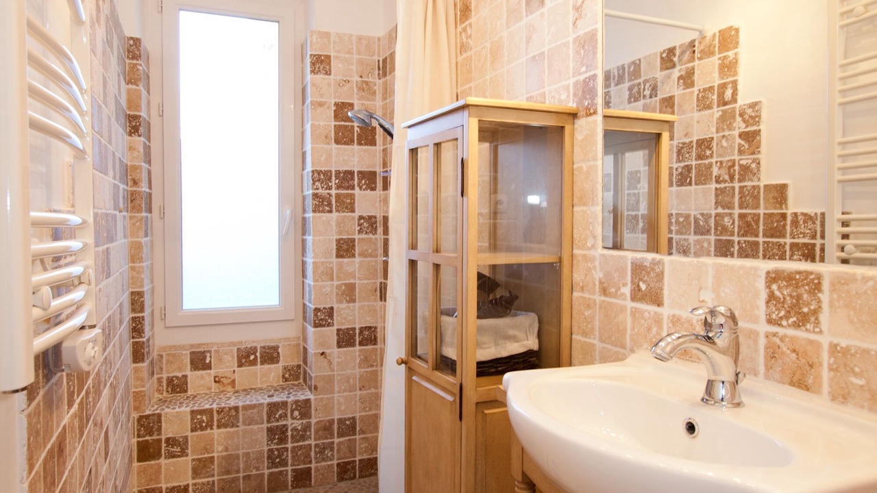 Photo of Bathroom in Arles