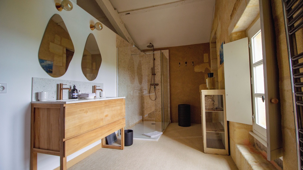 Photo of Bathroom in Langoiran