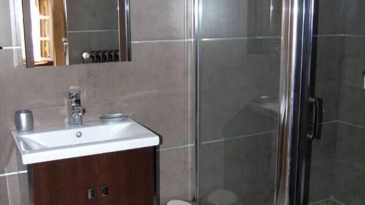 Photo of Bathroom in Faucon