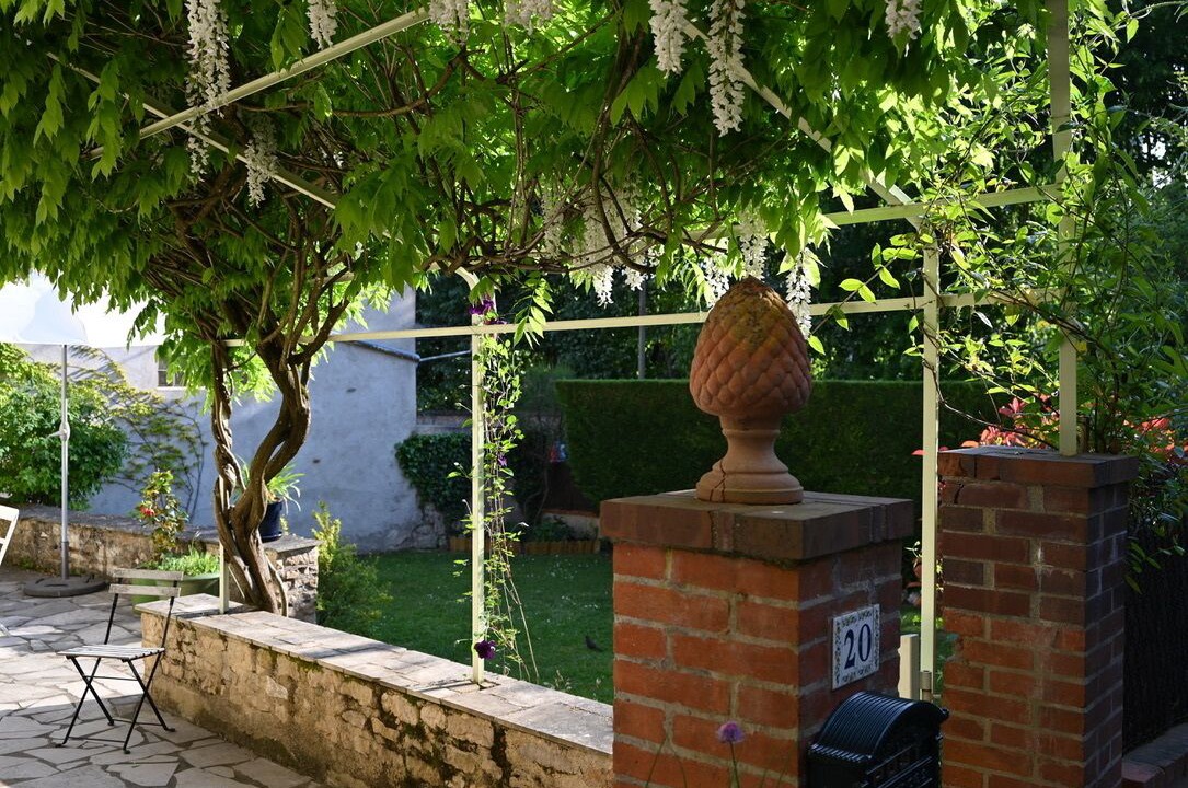 Photo of Patio Balcony in Chatel-Censoir